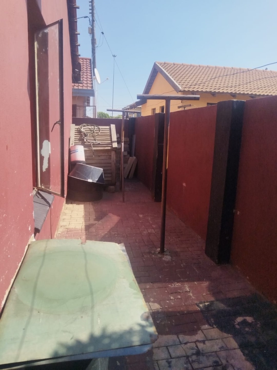To Let 3 Bedroom Property for Rent in Lebanon North West